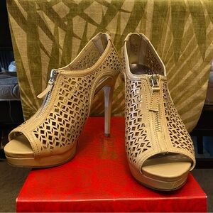 Carlos Tan Cutout Leather Peeptoe Acara Heels in Natural